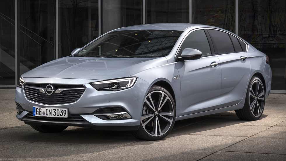 El Opel Insignia, con nuevo motor biturbo Diesel de 210 CV