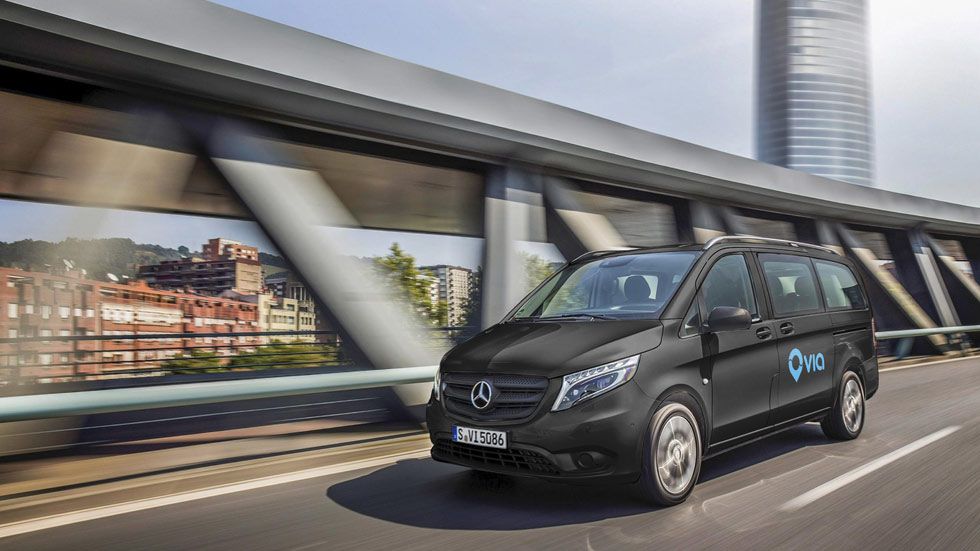 Minibuses urbanos a la demanda con la empresas Via y Mercedes