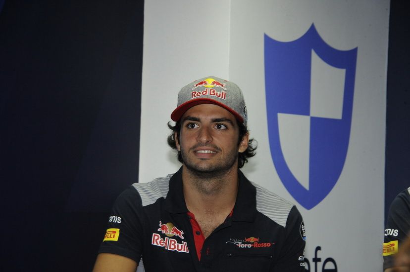 Carlos Sainz en Malasia de amarillo