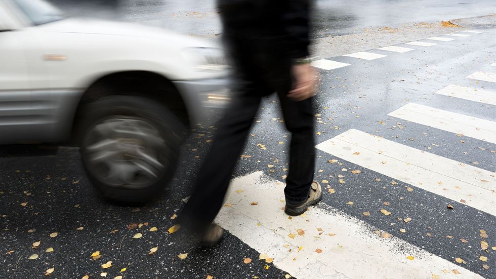 Le roban su coche, le atropellan… y su seguro tiene que indemnizarle como peatón
