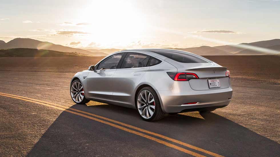Los planes de Tesla: un SUV, un camión, un roadster, un cohete…