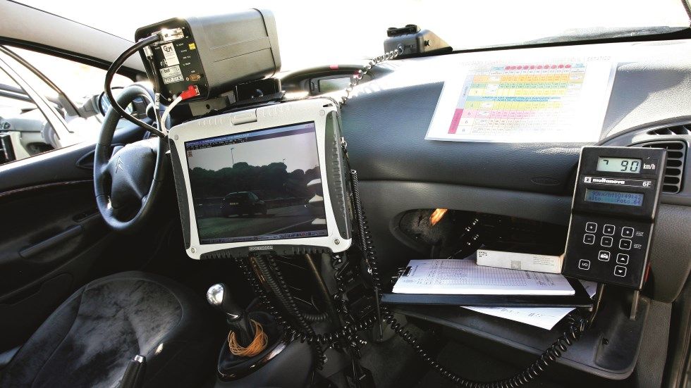 ¡Confirmado! Los primeros coches-radar privados ya multarán