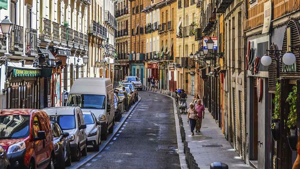 Dudas: ¿cuánto tiempo puede estar aparcado un coche en el mismo sitio?