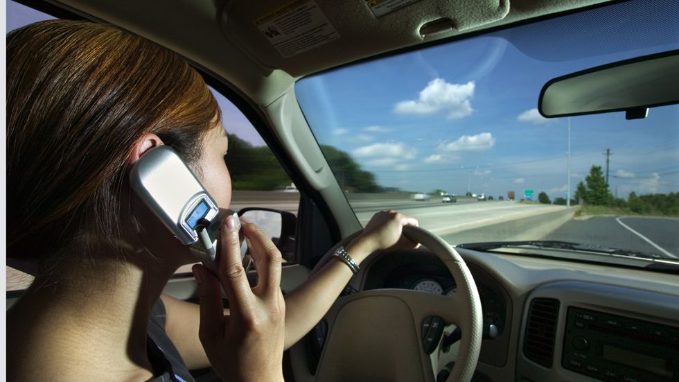 #AparcaTuMovil: así es la nueva campaña para alertar del uso del móvil al volante