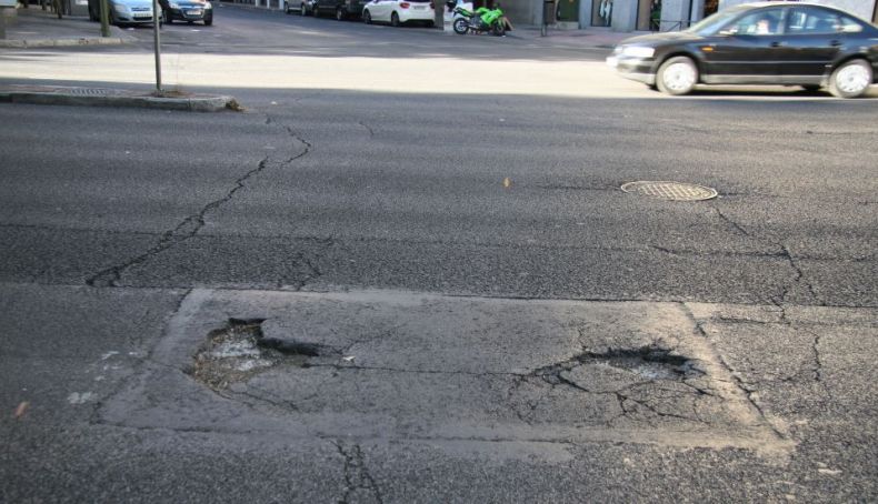Algunas carreteras presentan baches peligrosos