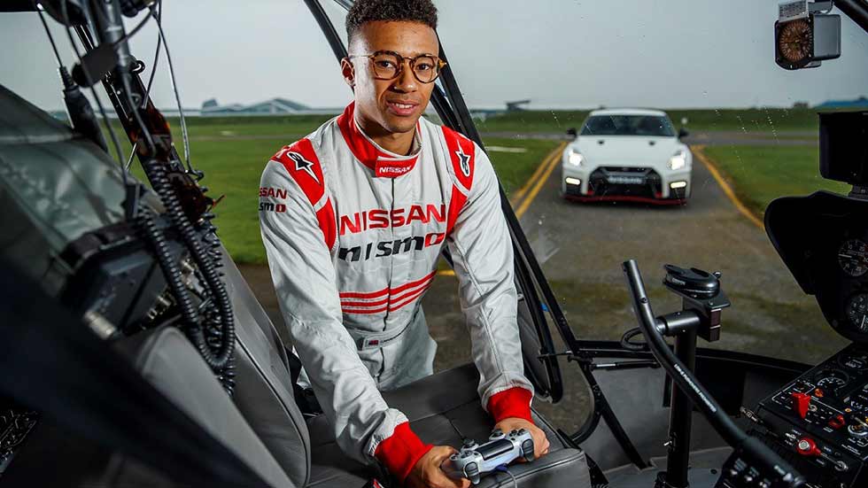 VÍDEO: un Nissan GT-R, controlado por Playstation, vuela en Silverstone a más de 210 km/h