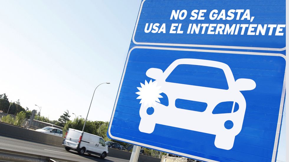Señales que no existen, pero deberían: usar los intermitentes