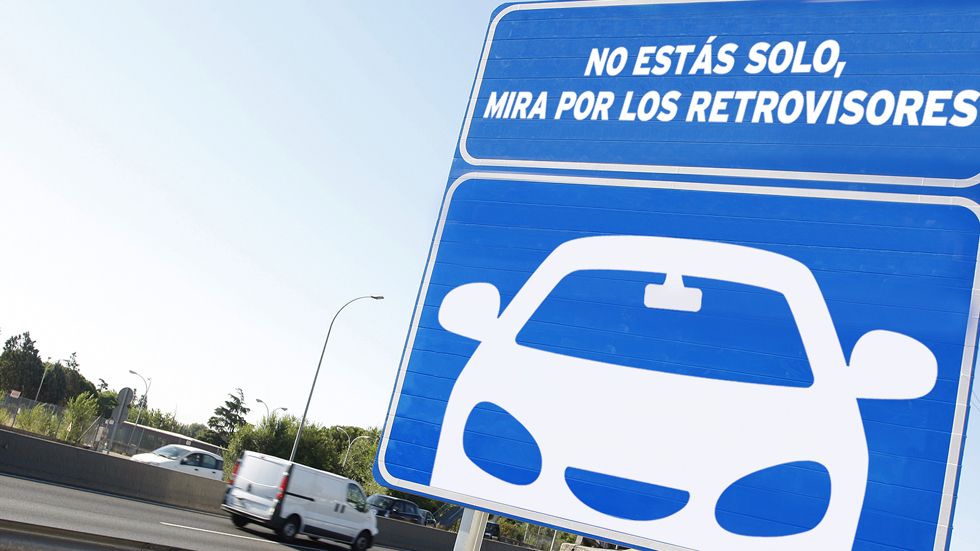 Señales que no existen, pero deberían: mirar por los retrovisores