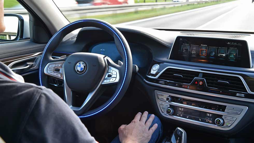 BMW asegura estar “años por delante” de Audi en conducción autónoma