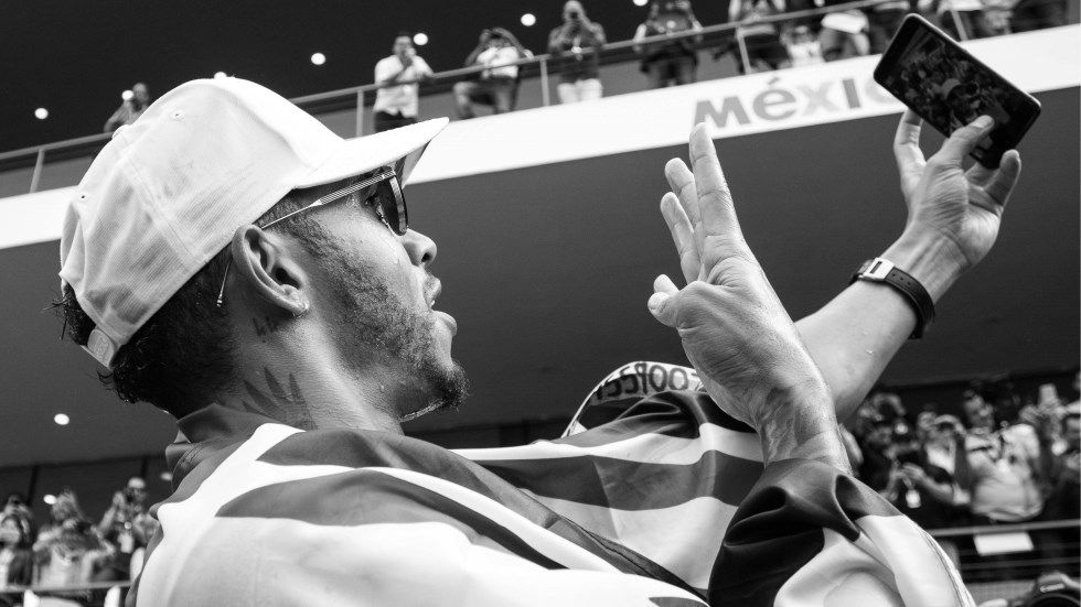Lewis Hamilton: retrato de un piloto muy diferente