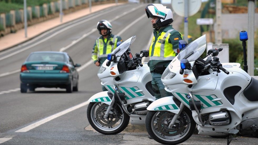 Oficial: la Guardia Civil multará en moto con radares láser portátiles