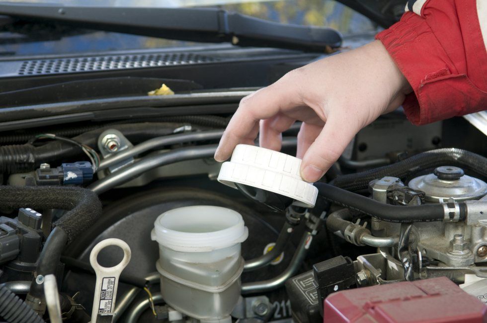 Dudas: ¿Cuánto cuesta cambiar el líquido de frenos del coche?