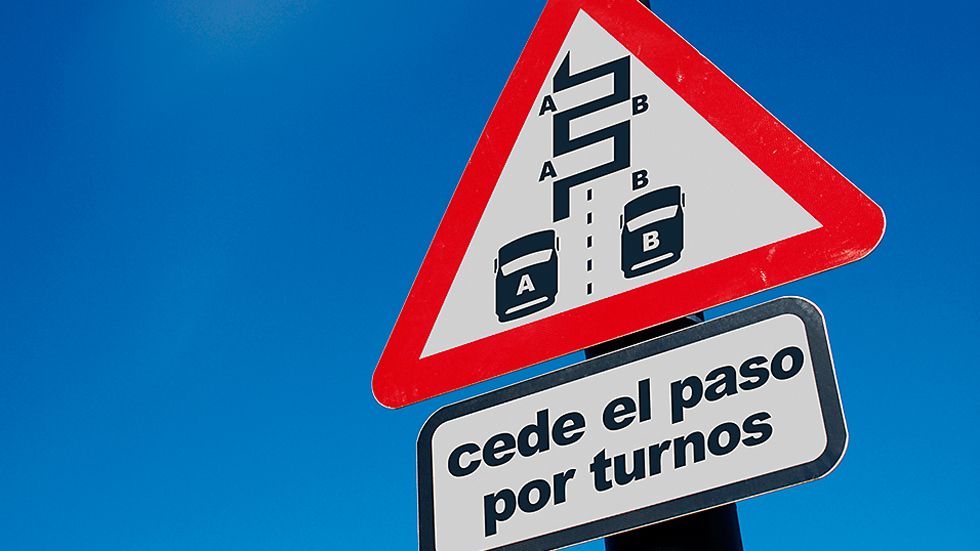 Nueva señal que debería existir: paso por turnos por reducción de carriles