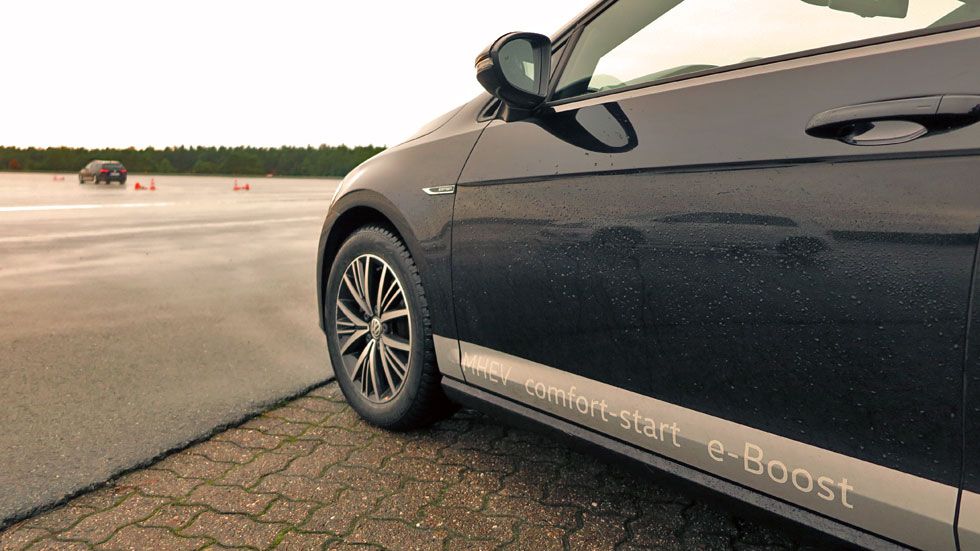Los coches y SUV híbridos de Volkswagen del futuro: Touareg, Golf...