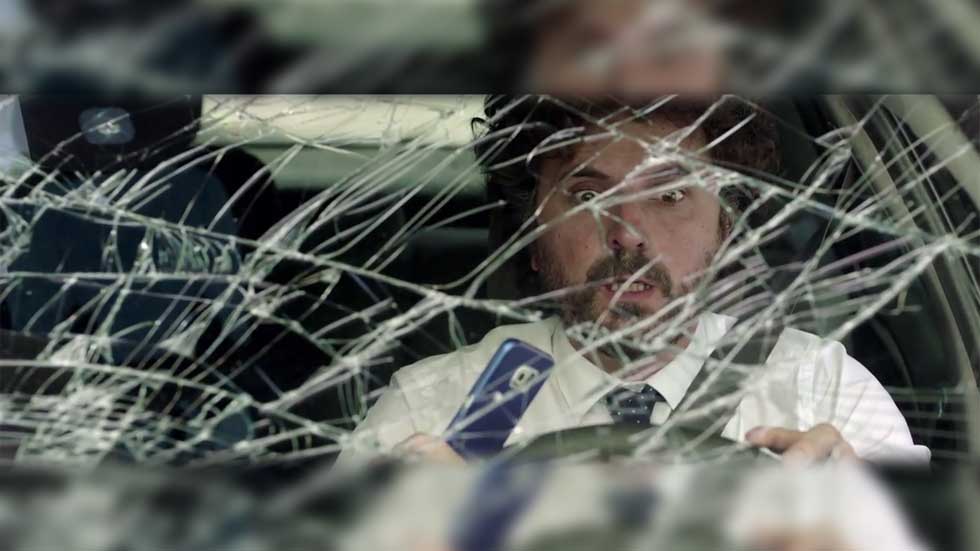 La DGT presenta un nuevo anuncio contra el uso del móvil: te impactará
