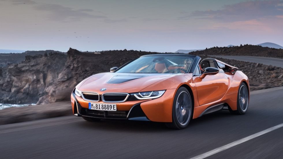 BMW i8 Roadster, con techo de lona, biplaza y más potente