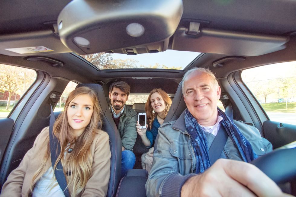 ¿Valorarías no tener coche en propiedad y usar uno en alquiler/compartido? Danos tu opinión