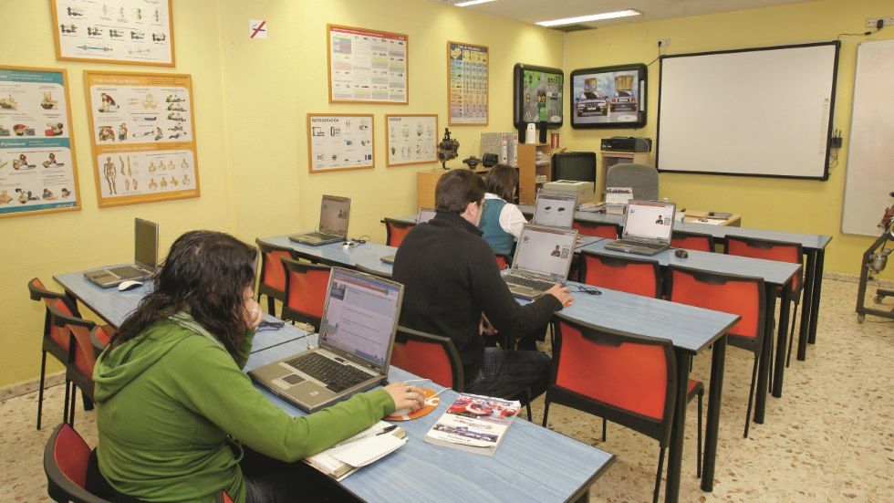 Un 70% de conductores suspendería hoy el teórico: ¿aprobarías tú? Inténtalo
