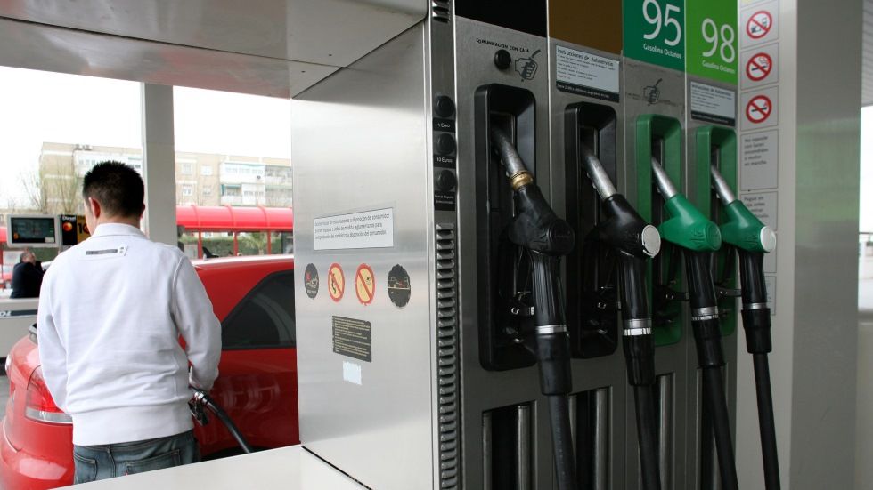 Dudas: Autoservicio en gasolineras, ¿es legal?