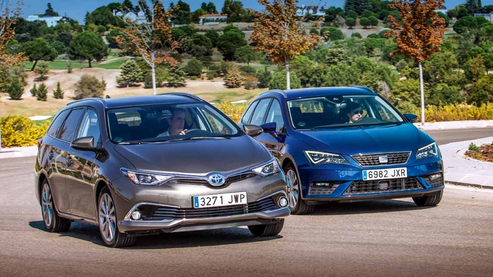 Seat León TGI bi-fuel de gas vs Toyota Auris híbrido: ¿cuál interesa más?
