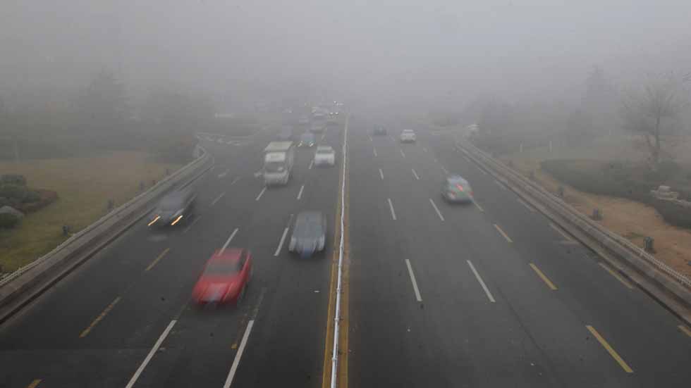 China prohíbe fabricar más de 500 modelos de coches muy contaminantes