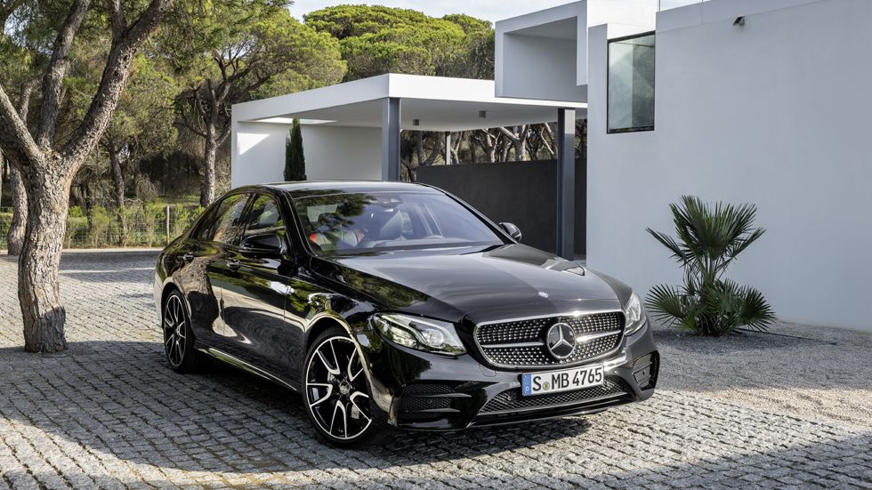 Prohibidos los coches negros y coupés. Sí, como suena... ¿Dónde?