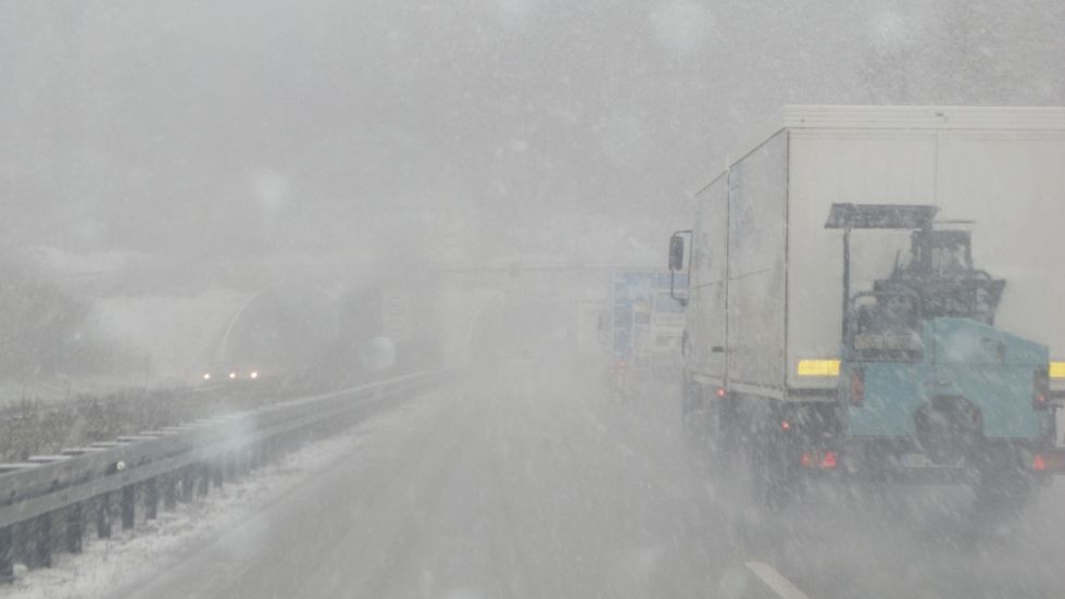 ¿1.000 € de indemnización por conductor? La OCU denuncia el colapso de la nevada de la AP-6