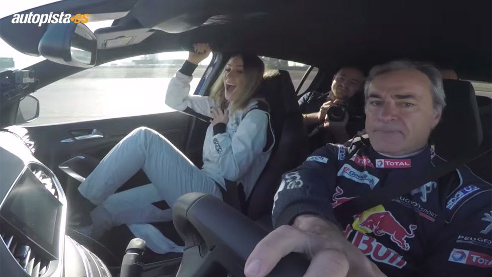 Carlos Sainz enseña conducción deportiva a Edurne con el Peugeot 308 GTi (vídeos)
