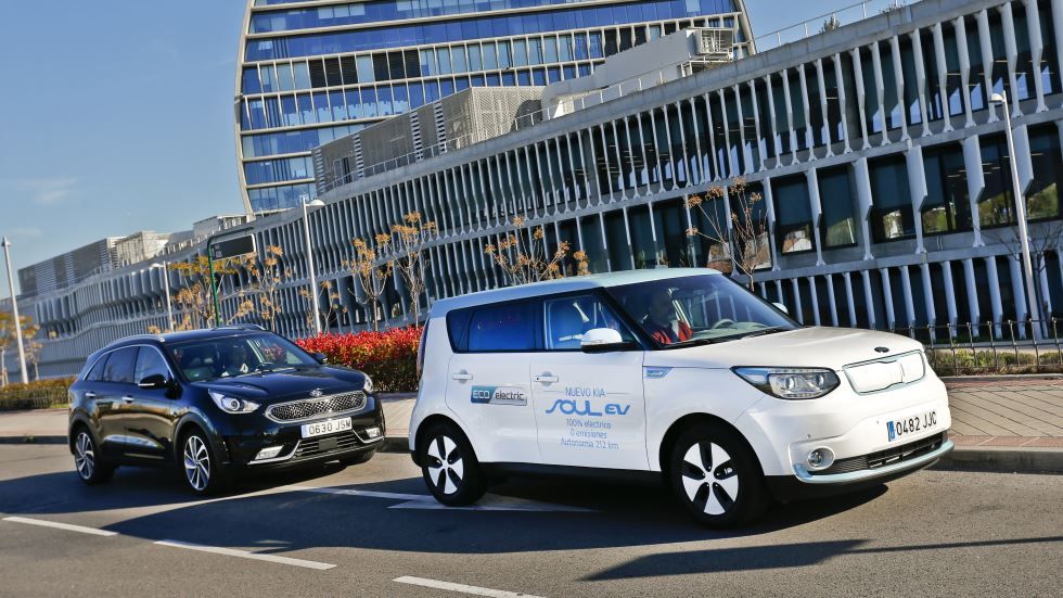 Comparativa: Kia Niro vs Kia Soul EV, ¿SUV híbrido o eléctrico?