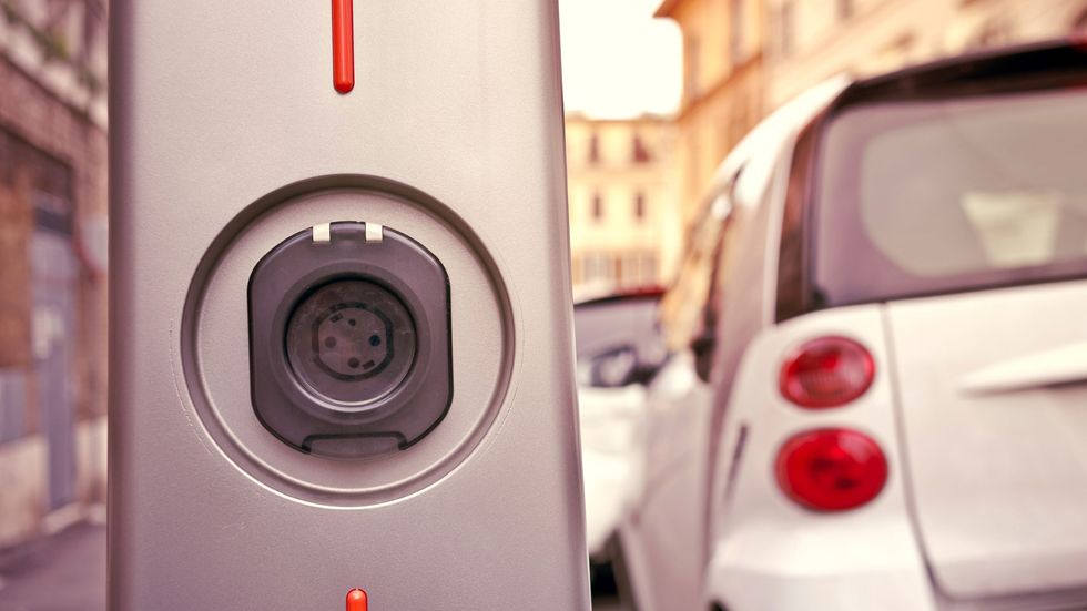 Las ayudas para puntos de carga de coches eléctricos, ya disponibles