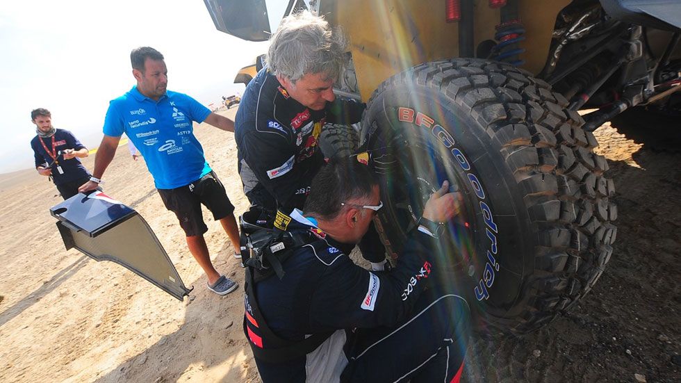 El “calzado” de Carlos Sainz para ganar el Dakar: BFGoodrich (vídeo)