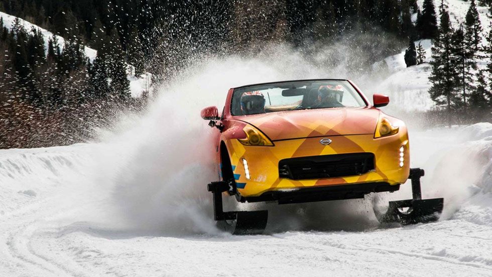 Nissan 370ZKi: el increíble descapotable con ruedas de oruga para la nieve (vídeo)