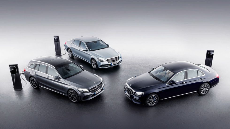 Los Mercedes Clase C y E, con nuevas versiones híbridas enchufables y Diesel
