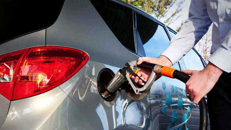 10 trucos para que tu coche consuma menos combustible (Vídeo)
