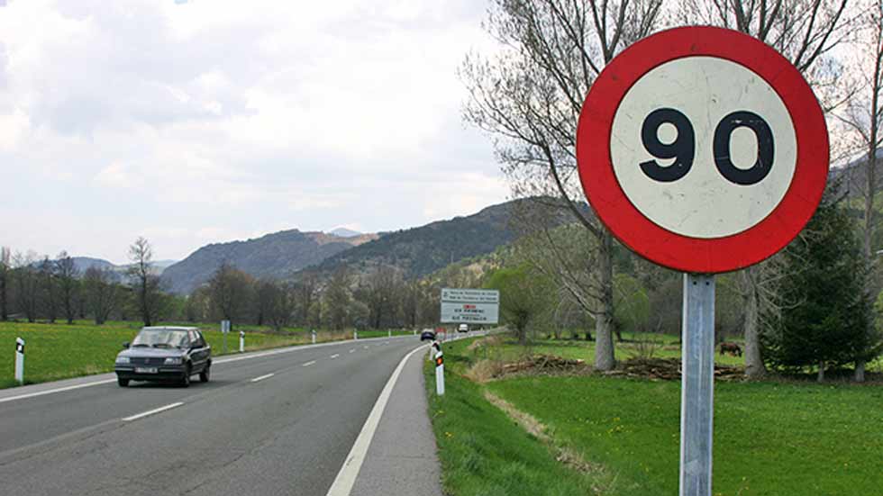 La DGT estudia limitar todas las carreteras convencionales a 90 km/h