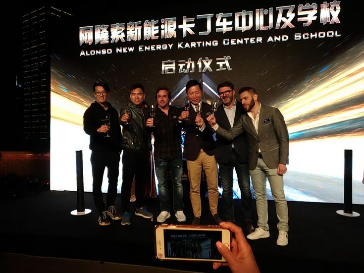 Fernando Alonso presenta un gran proyecto de karting en China