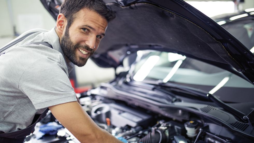 Reparar el coche en España: dónde es más barato y más caro