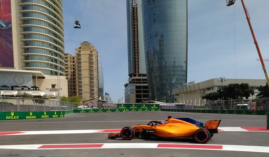 GP de Azerbaiyán de F1 (FP2): Alonso reconoce que aprovechó "un rebufo"