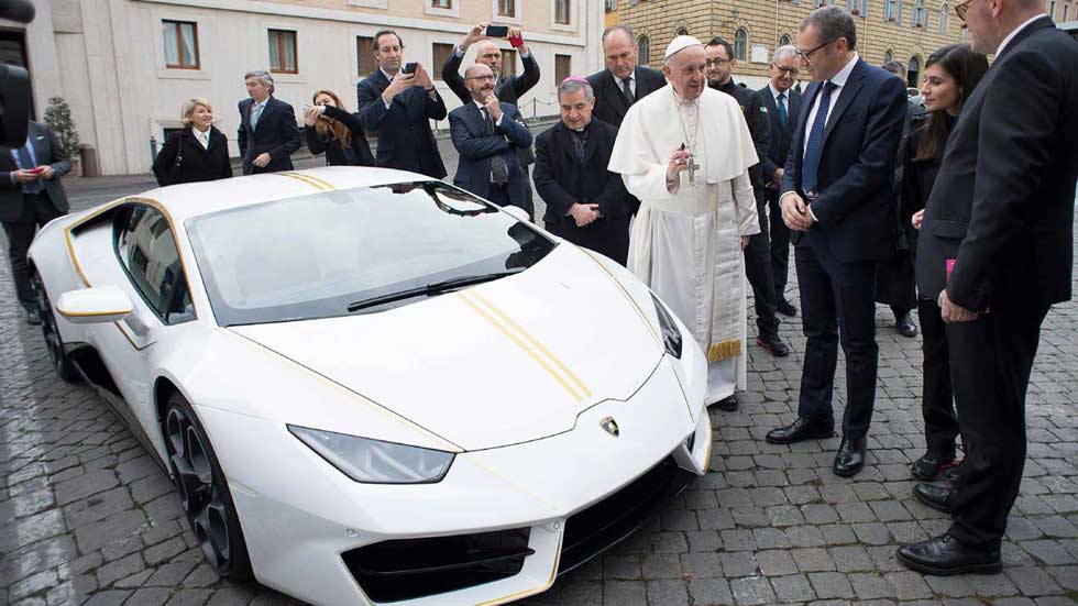El Lamborghini Huracan del Papa, a subasta