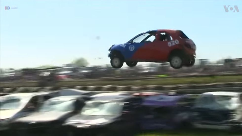 Así es el campeonato más "loco" de saltos de coches (vídeo)