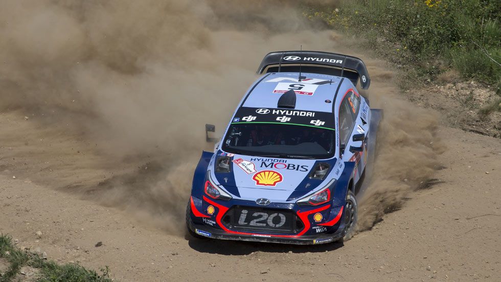 Rally de Portugal 2018: Neuville lidera tras un viernes caótico; Sordo, tercero