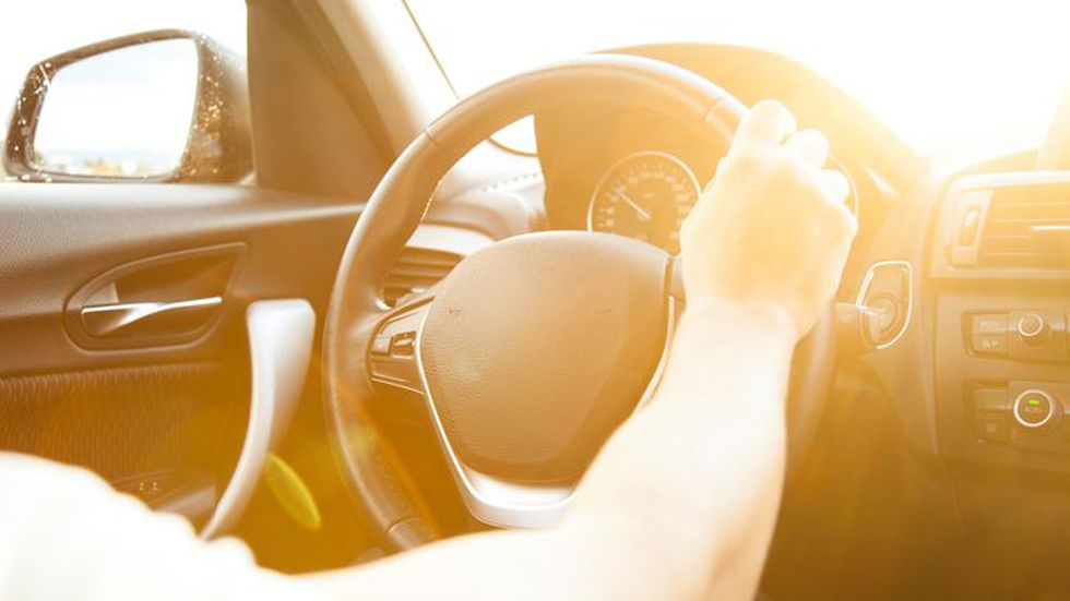 Trucos y consejos para proteger el coche del calor y del sol (VÍDEO)