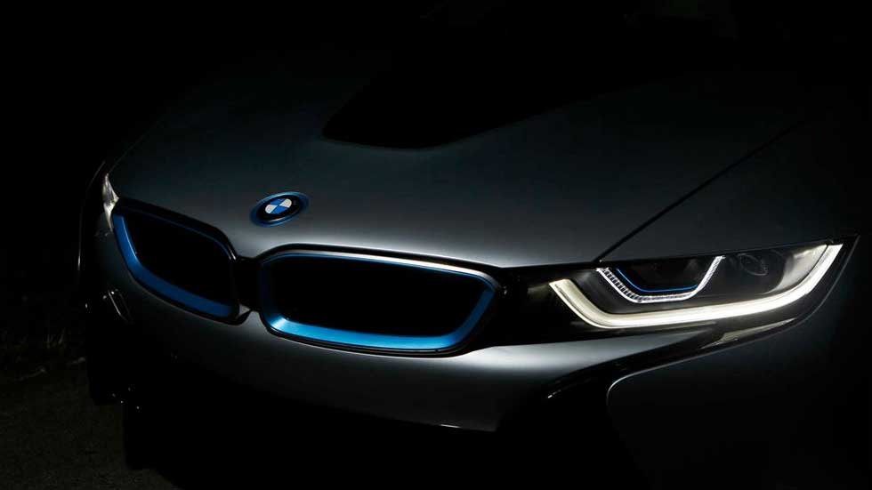 La DGT recomienda cambiar las luces cada 2 años