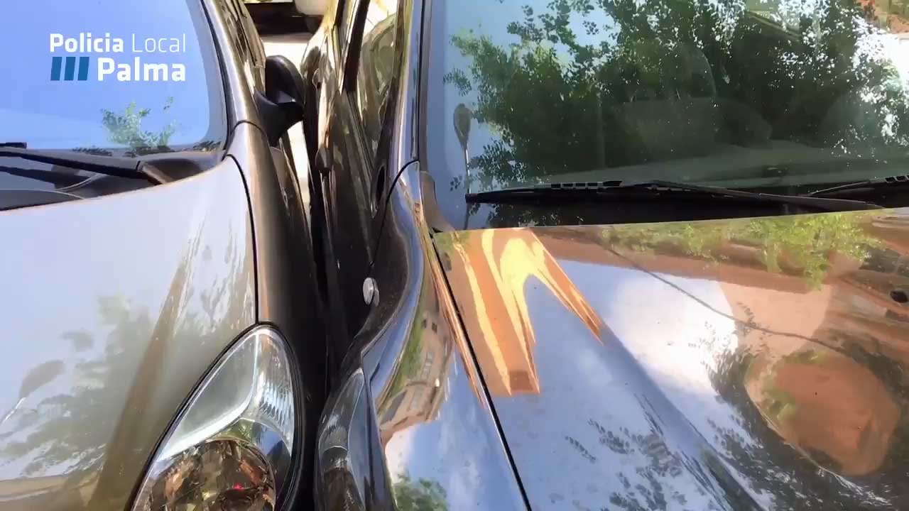 Multas para aquellos conductores que aparquen su coche muy pegado a otro