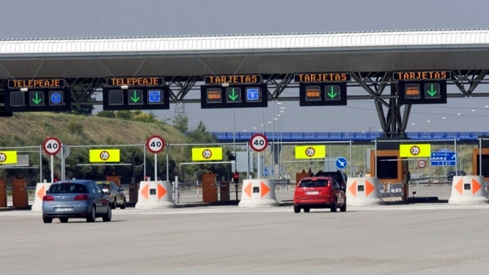 El RACE critica la posible medida de pagar por las carreteras.