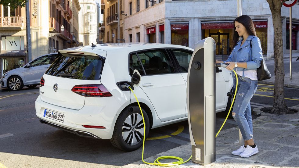 El coche eléctrico, la solución de movilidad para los españoles