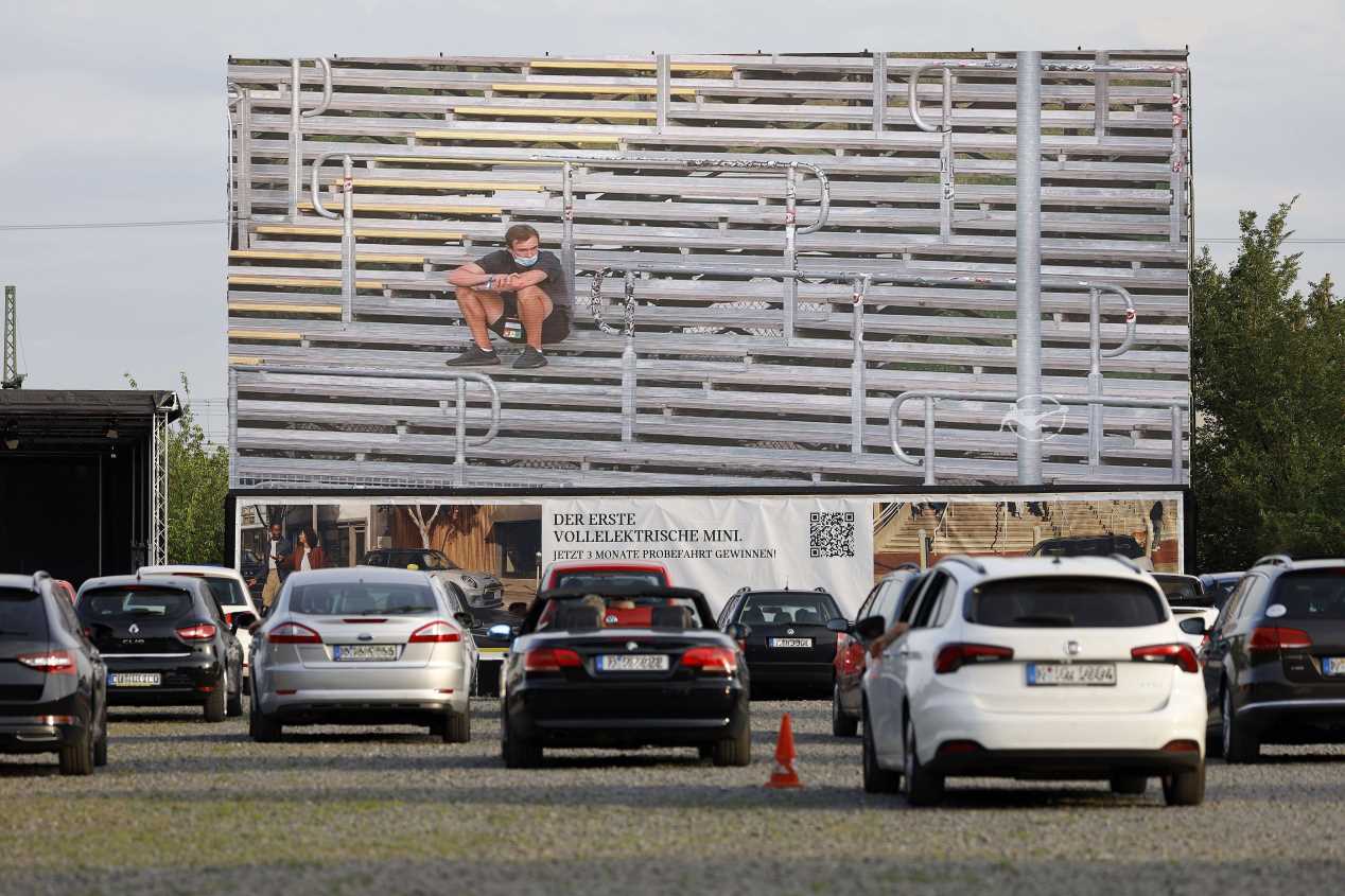 Fútbol desde el coche: la nueva realidad en tiempos de coronavirus