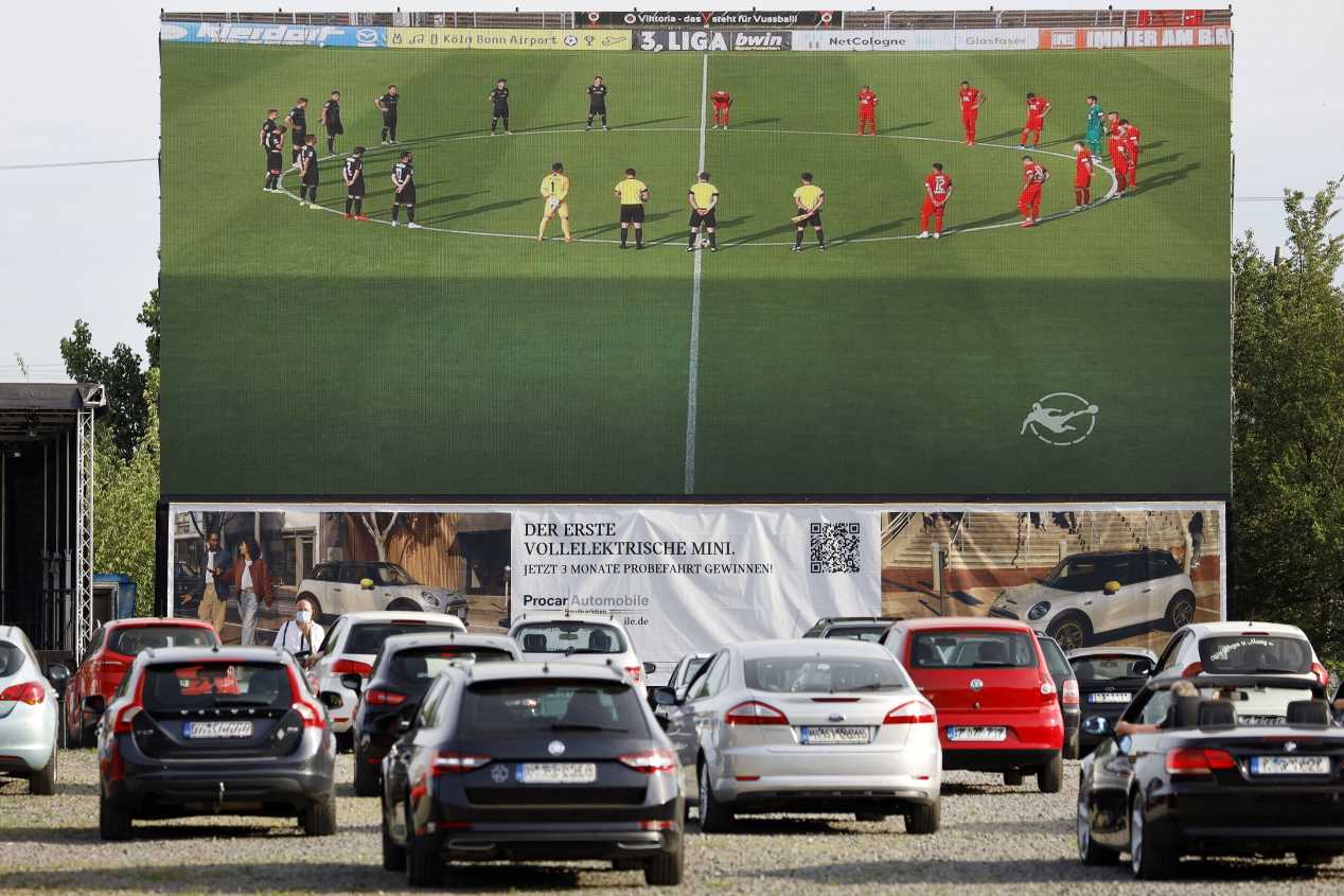 Fútbol desde el coche: la nueva realidad en tiempos de coronavirus