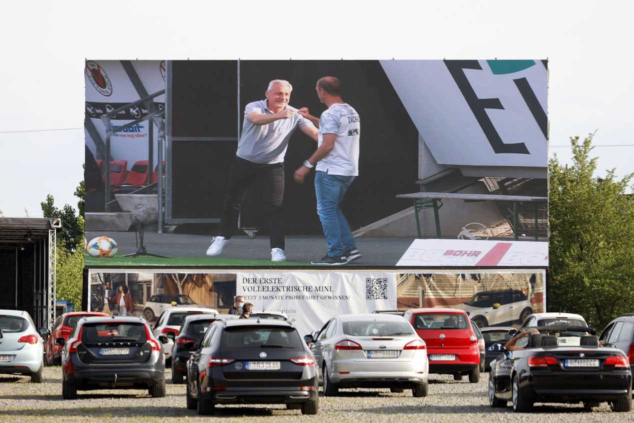 Fútbol desde el coche: la nueva realidad en tiempos de coronavirus