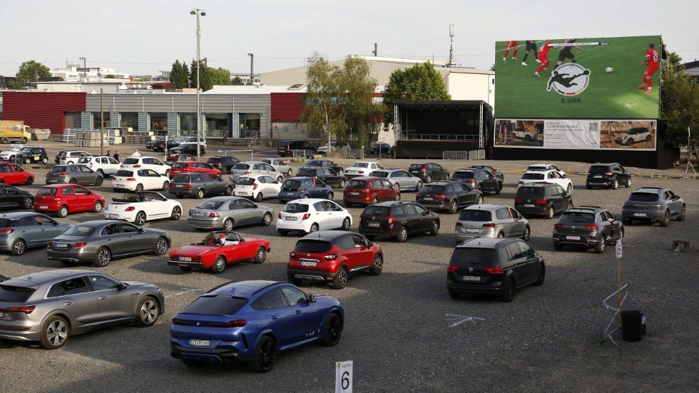 Fútbol desde el coche en tiempos de coronavirus: cómo ver los partidos sin ir al estadio
